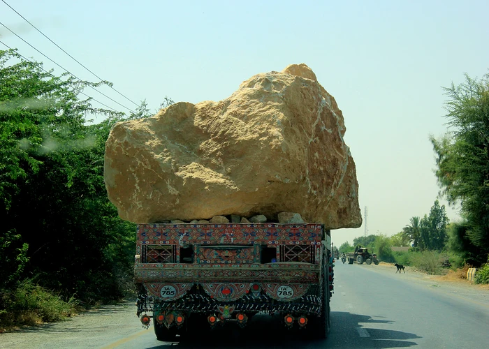 truk ODOL adalah truk yang overload
